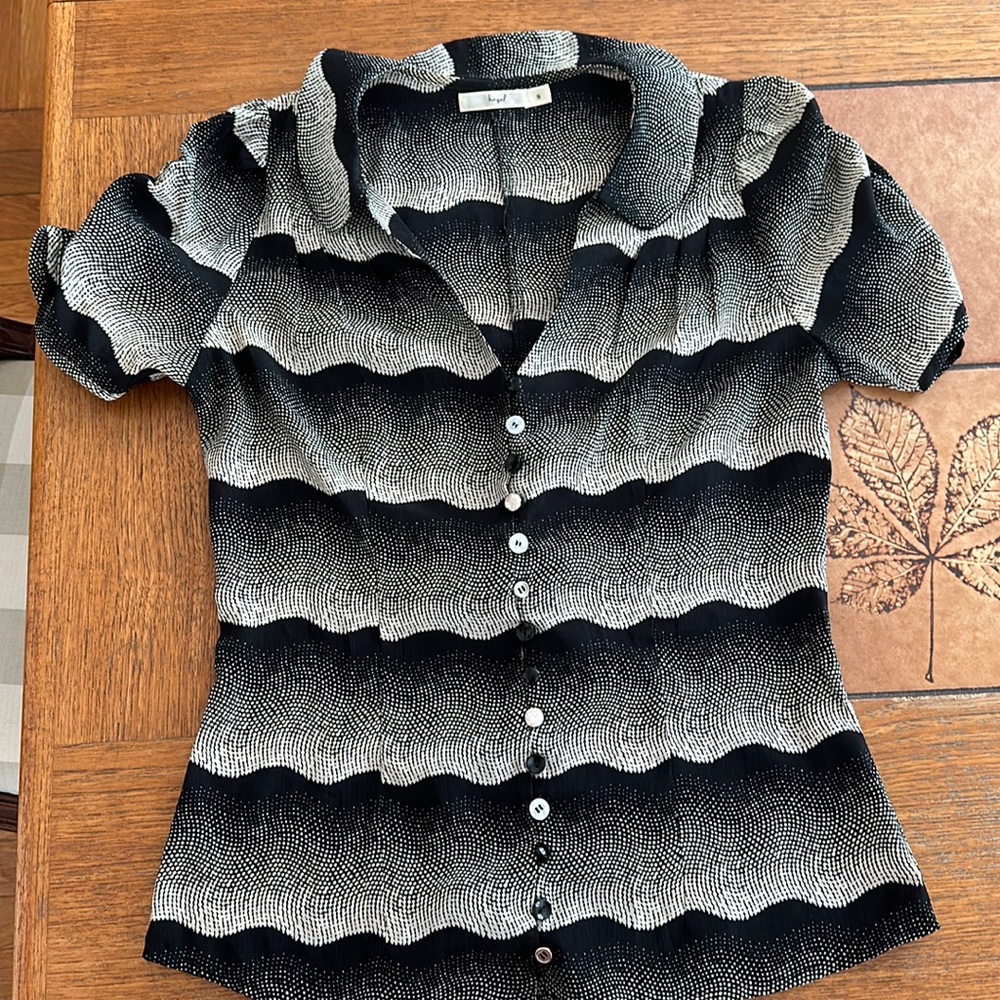 Very cute and flattering button down top